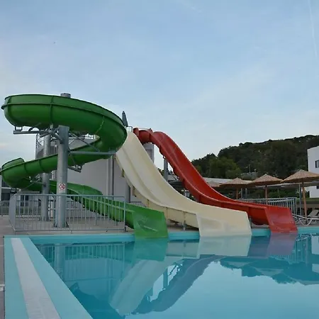 מלון Evita Mare 4*