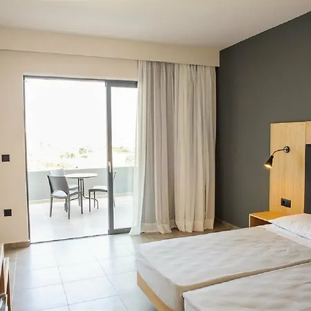 מלון Evita Mare 4*